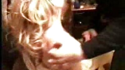Stacey Lewis bekapcsolja, sexfilmek online miközben dörzsöli a barátja