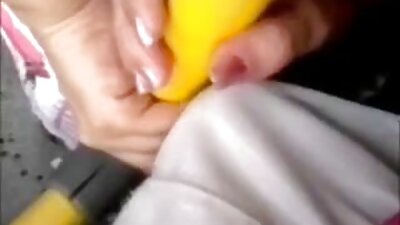 Szerencsés úriember megpróbálja kielégíteni két porno filmek ingyen felébredt kurvák